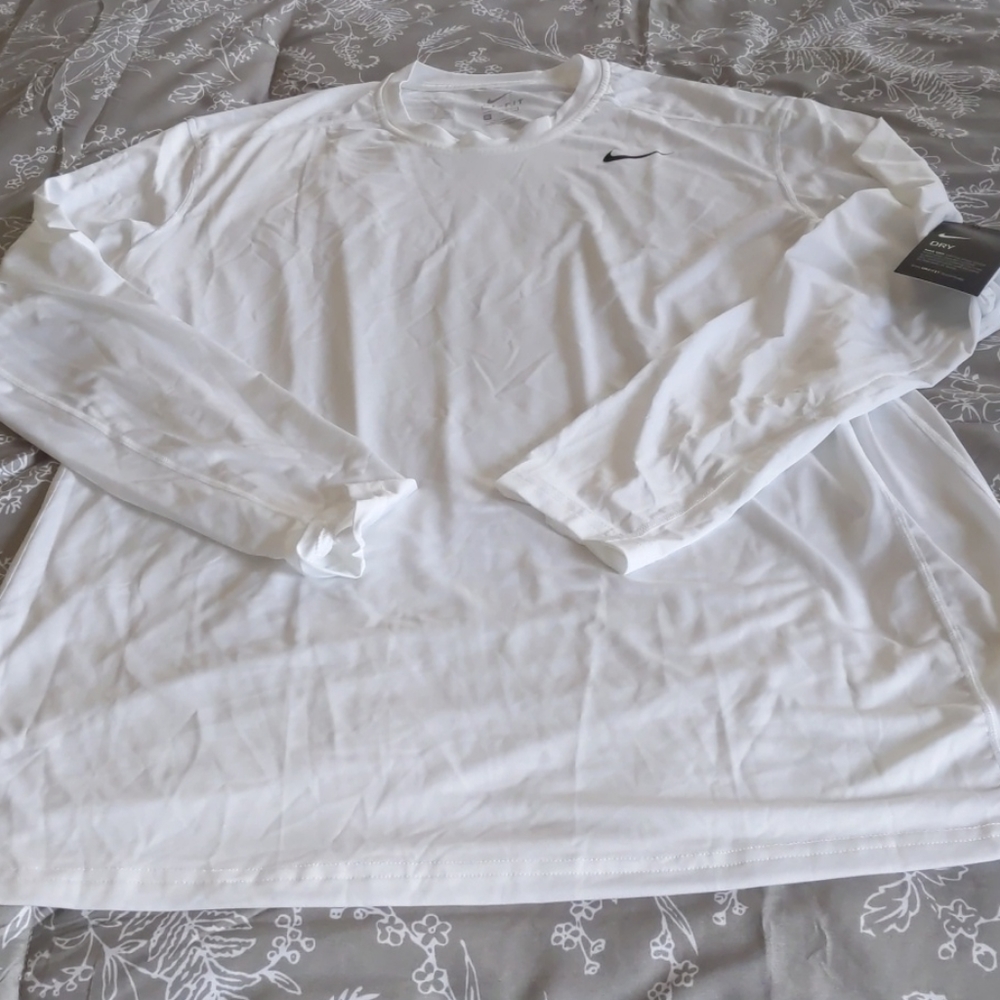 Nike top